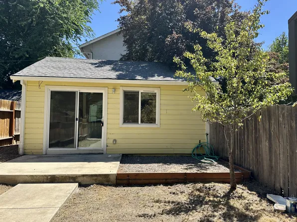 111 California St, Ashland, OR 97520