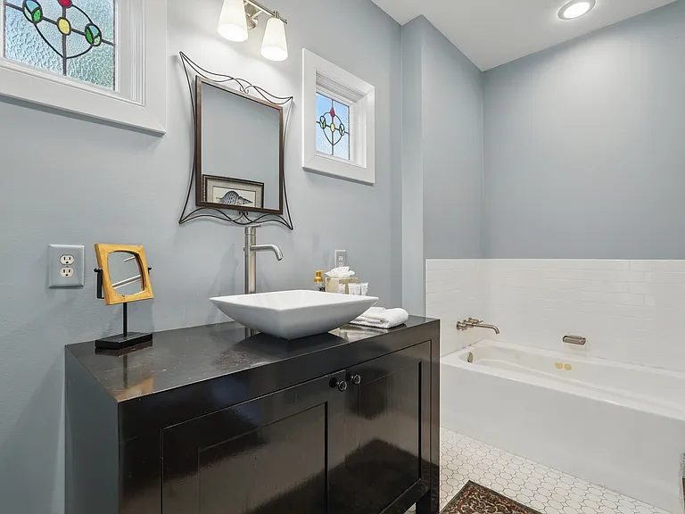 221 E Park Ave — Photo 51
