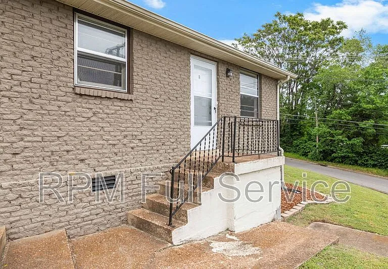 895 W Sharpe Ave #B — Photo 28