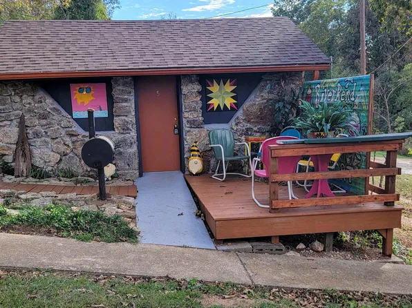 5 Kiwanie Ln, Hardy, AR 72542