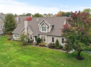 8 Avenir Ct, Bristol, RI 02809