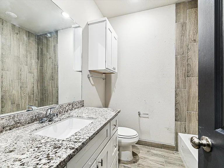 7912 Bowen St #B — Photo 5