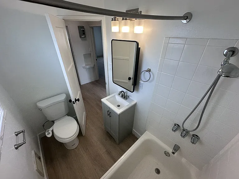 1422 E Wilson Ave #C — Photo 5