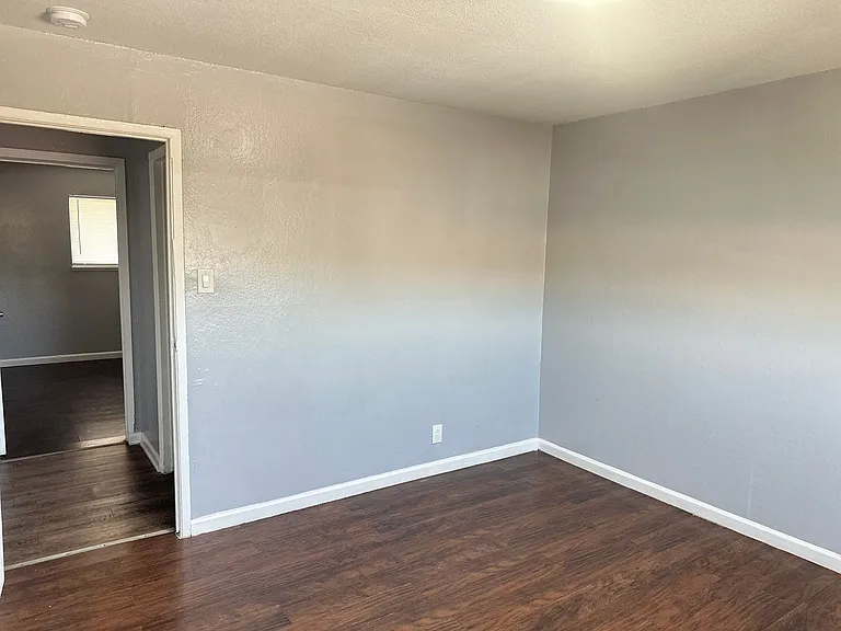 7123 Holly St — Photo 9