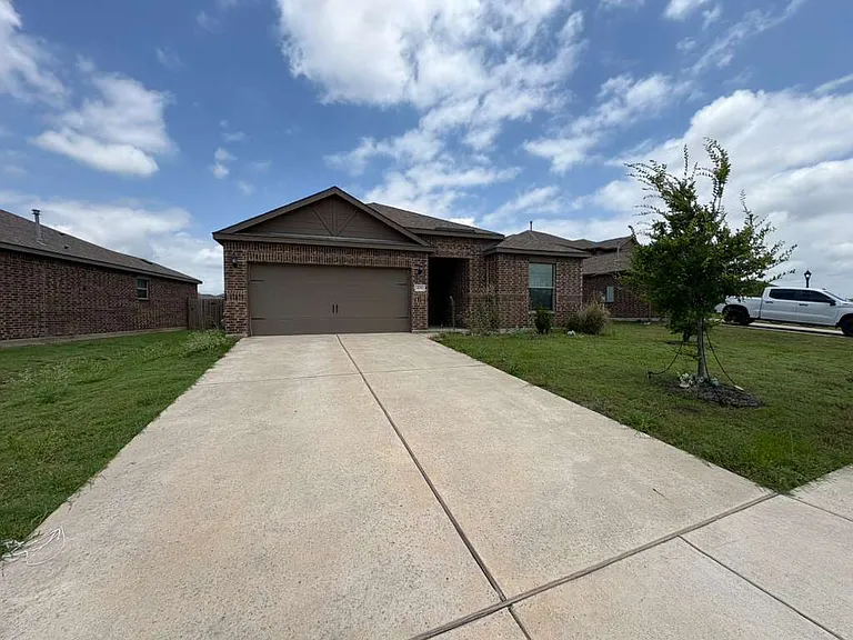 408 Zimmet Dr — Photo 3