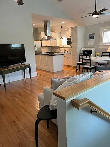 105 14th Ave NE #1 — Photo 19