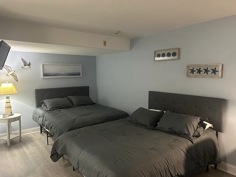 900 Wesley Ave — Photo 3