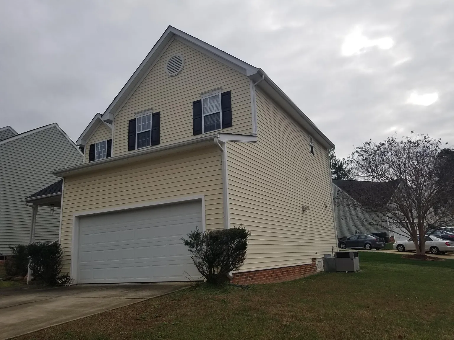 3 bed, 2.5 bath, 1464 sqft, $2,100 — Photo 2