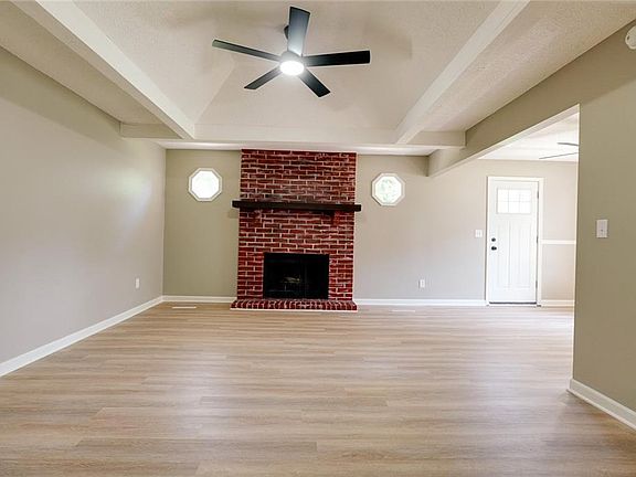 3rd image of 501 W McDowell Ave