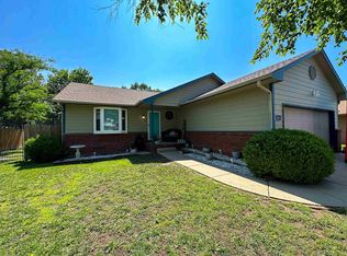 1960 S Crestline Ave, Wichita, KS 67209