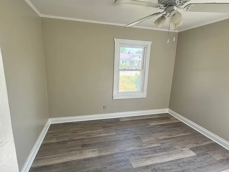 304 Glenn St — Photo 13
