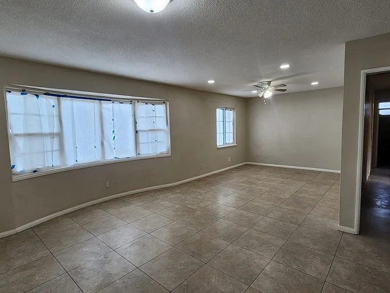 3975 Eileen St — Photo 27