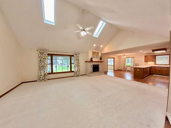3rd image of 1013 S Lallendorf Rd