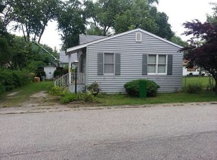 22 Fairfax Rd, Fox Lake, IL 60020