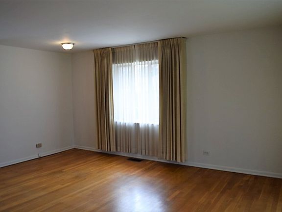 2nd image of 8309 Lockwood Ave