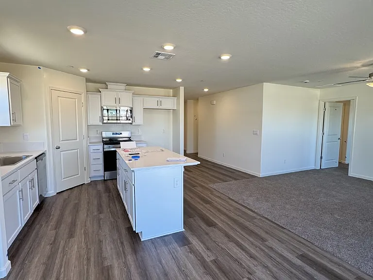 4549 Michelle Dr — Photo 9