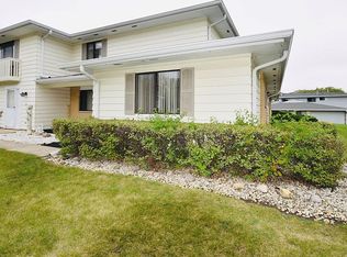 166 Chatham Ct APT C, Bloomingdale, IL 60108