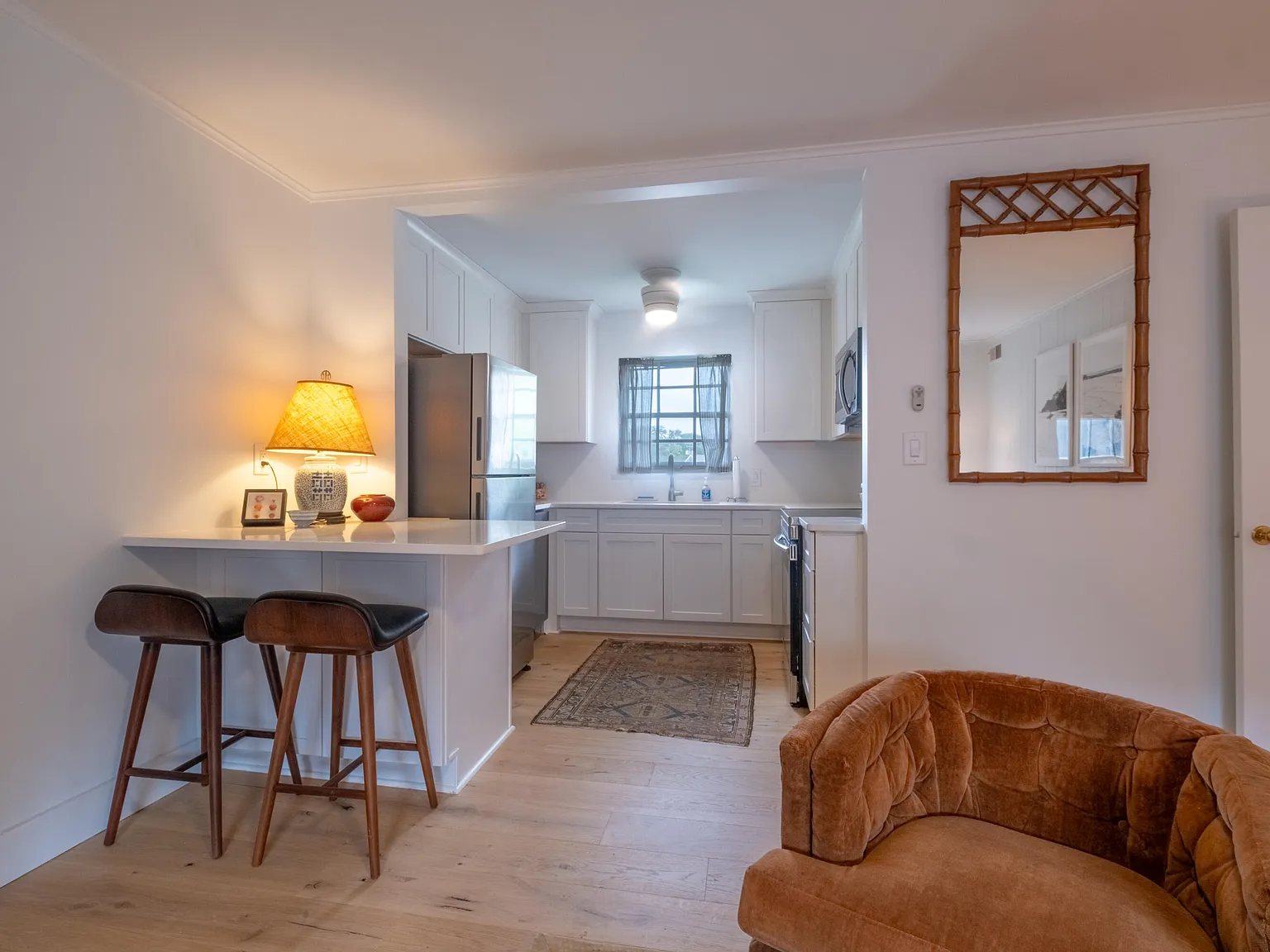 2 bed, 1.0 bath, 734 sqft, $2,350 — Photo 3