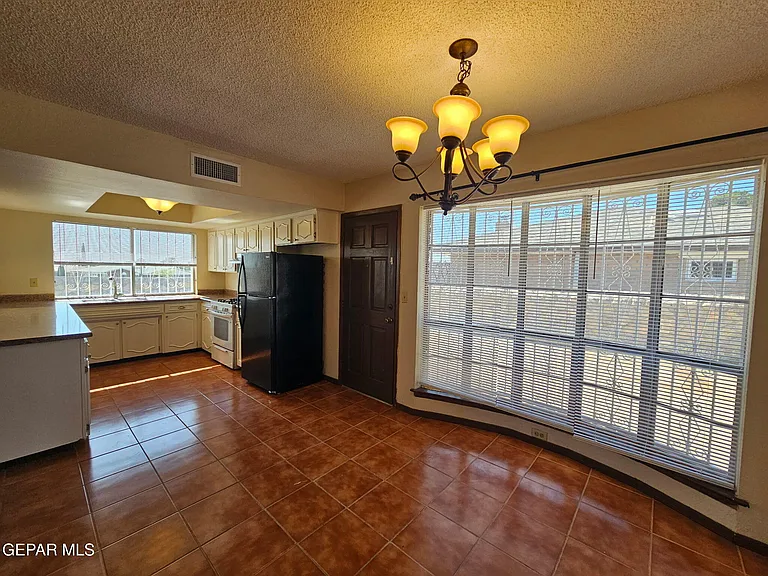 10604 Pleasant Hill Dr — Photo 6