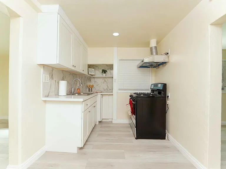 11507Medi — Photo 5