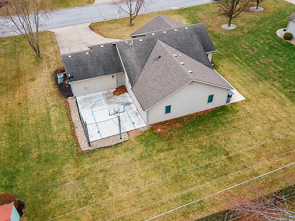 5th image of 414 Beechwood Dr