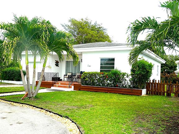 3rd image of 10815 NE 10th Pl