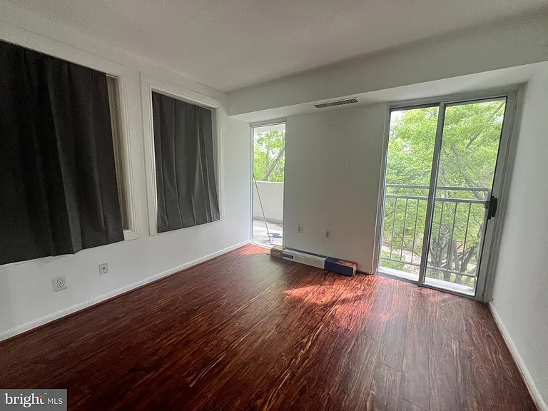 700 7th St SW #607 — Photo 9