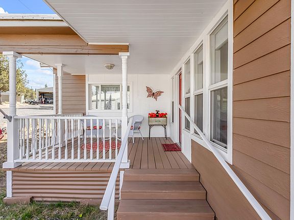 3rd image of 1940 SE Mountain Rd