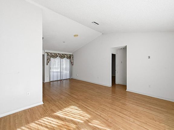 3rd image of 3732 Surrey Ln