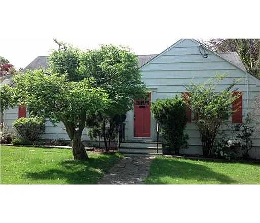 206 Maple Ave photo 1