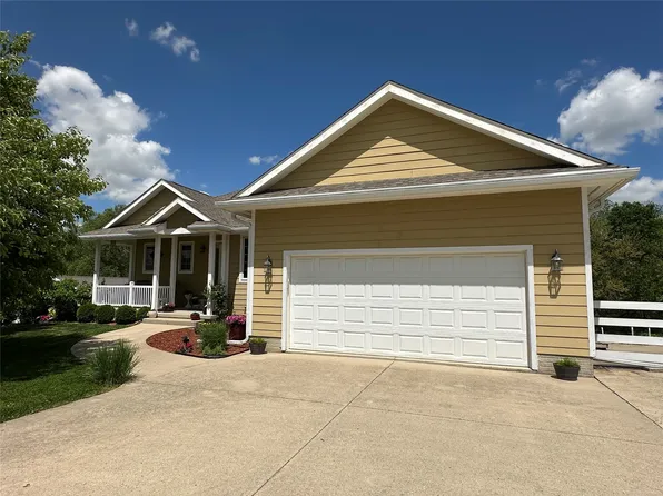 711 E Madison St, Winterset, IA 50273