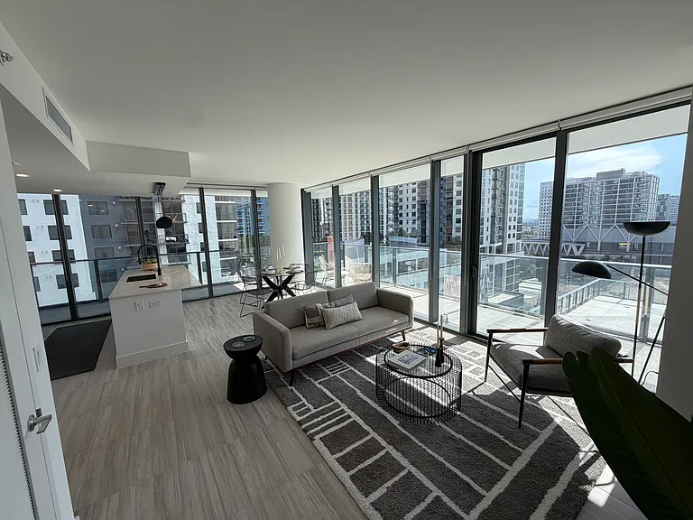 500 NE 2nd Ave #A — Photo 2