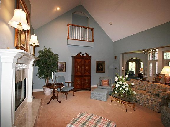 5th image of 2806 Woodside Dr