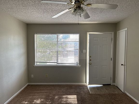 5th image of 602 Westview Cir APT D