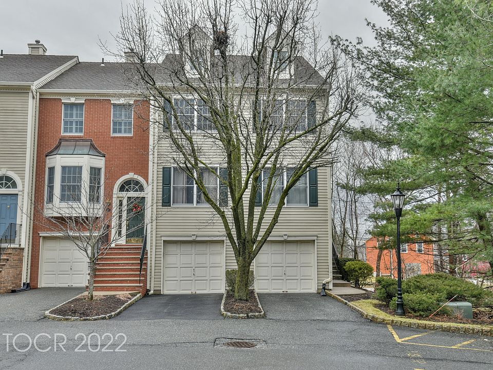 1st image of 636 Richmond Ct