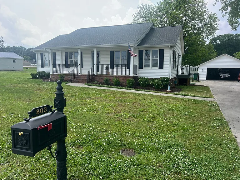 803 Quillen Ave — Photo 2