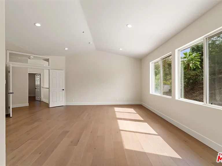 18500 Saint Moritz Dr — Photo 43