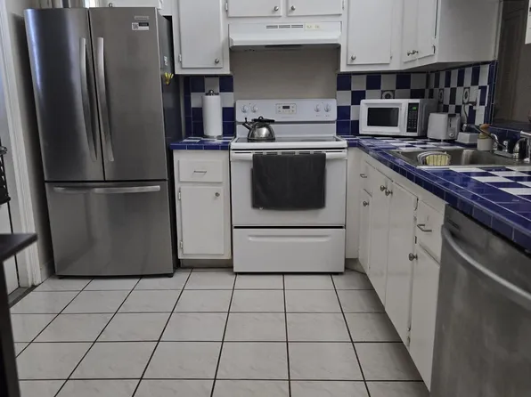 300 NE 12th Ave APT 708, Hallandale Beach, FL 33009