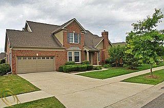 3rd image of 44565 Broadmoor Cir N