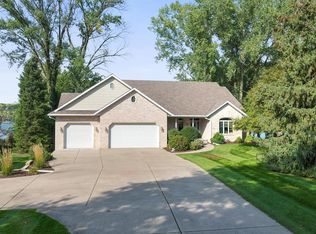 W10642 Becker Rd, Poynette, WI 53955