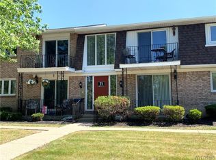 71 Georgian Ln APT 7, Buffalo, NY 14221