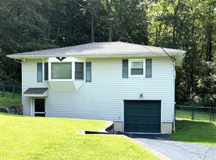 1623 Strawberry Rd, Mohegan Lake, NY 10547