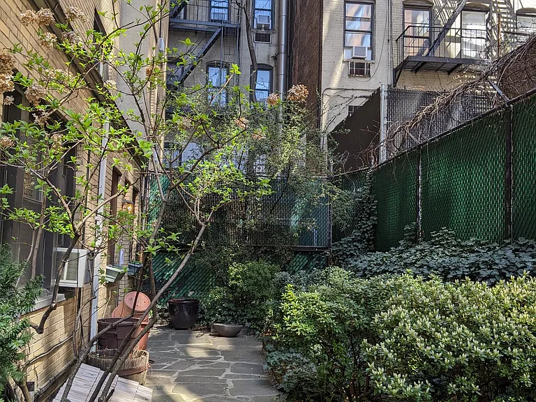 211 E 35th St #10G — Photo 10