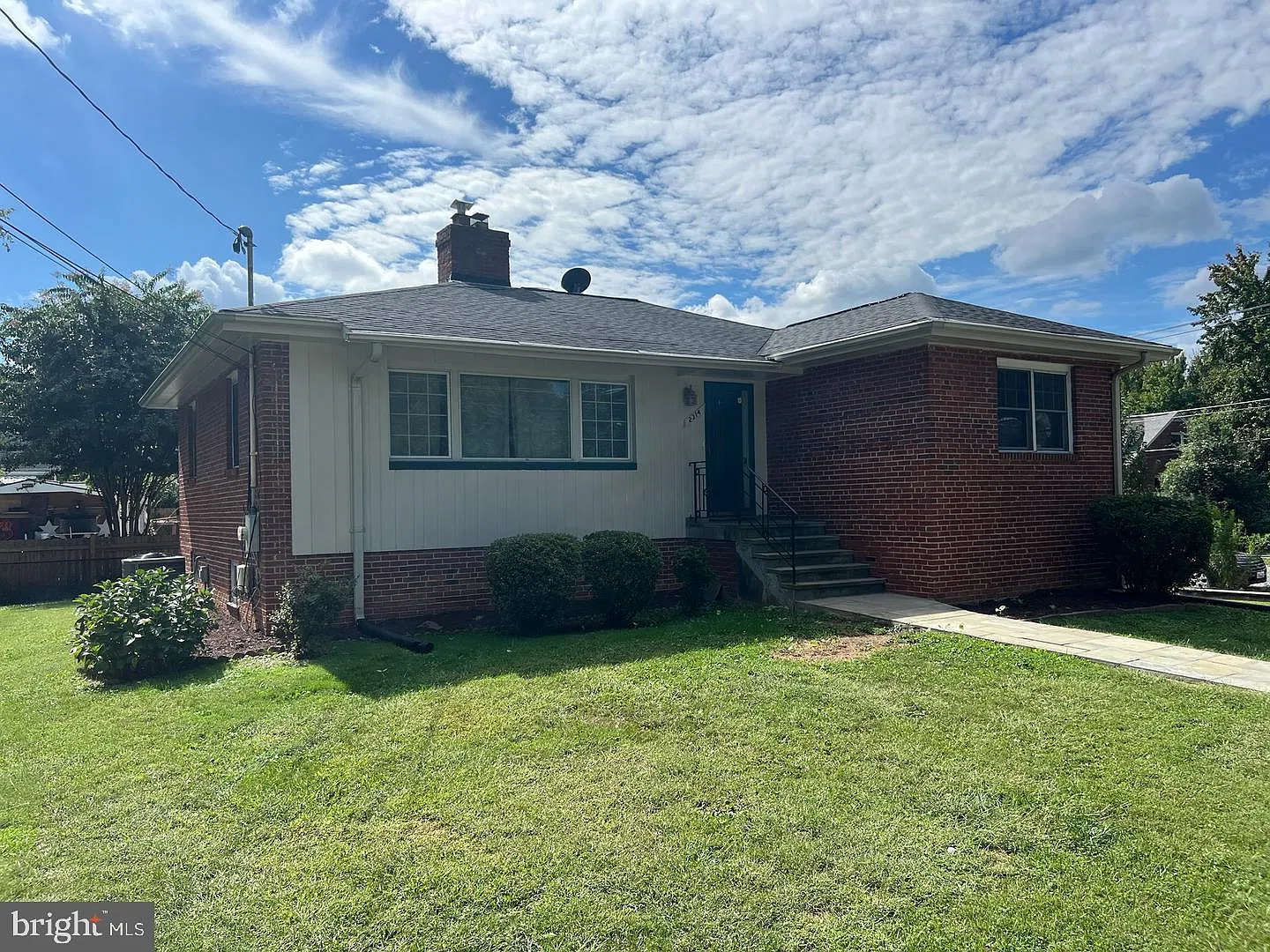 2 bed, 2.0 bath, 1979 sqft, $2,950 — Photo 2