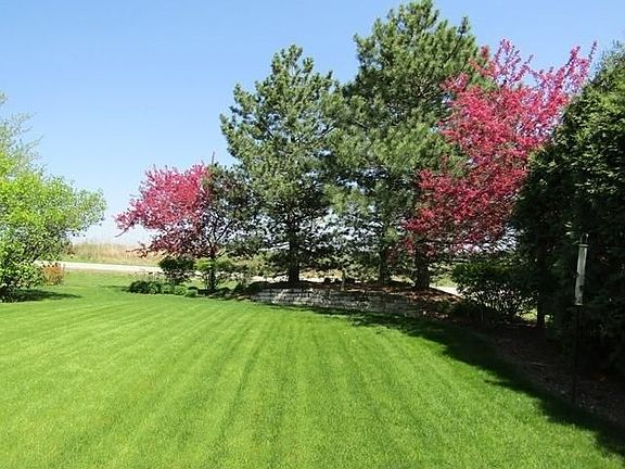3rd image of 856 Meadowlark Dr