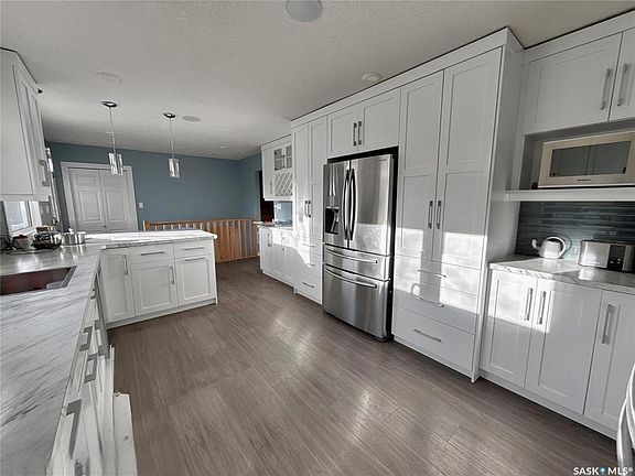 5th image of 112 Carlton STREET