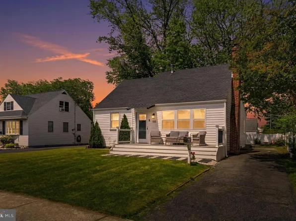 108 School House Ln, Brookhaven, PA 19015