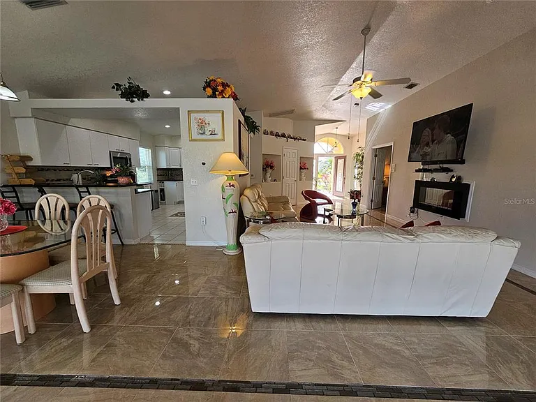 114 Albatross Rd — Photo 7