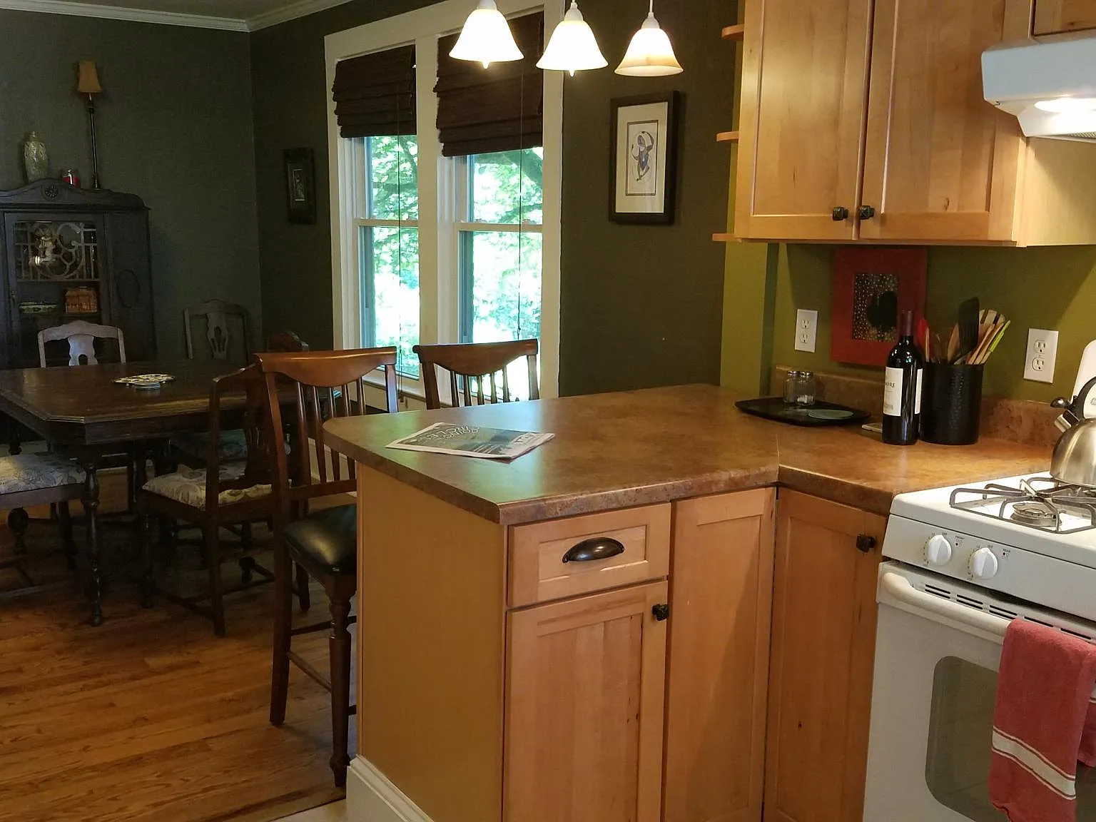 3 bed, 1200 sqft, $2,100 — Photo 4