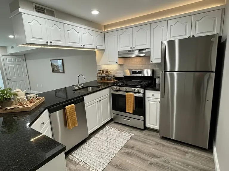 Pondsview Apartments — Photo 8